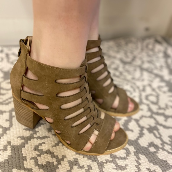 Nanamacs Heels - Picture 5 of 5